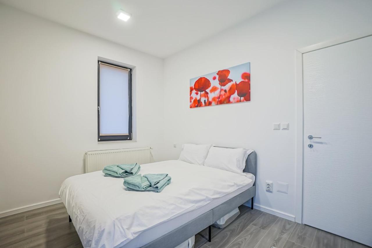 Bright Apartments Moments Away From Herastrau Park, Mall And Metro Bucarest Exterior foto