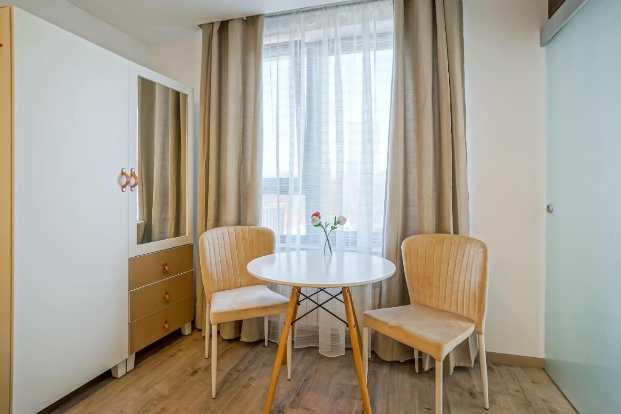 Bright Apartments Moments Away From Herastrau Park, Mall And Metro Bucarest Exterior foto