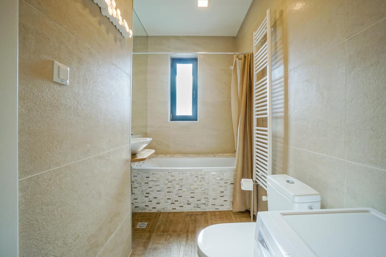 Bright Apartments Moments Away From Herastrau Park, Mall And Metro Bucarest Exterior foto